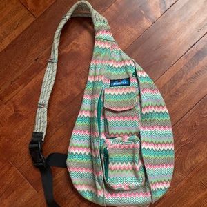 🌸 Chevron Print Kavu Bag 🌸